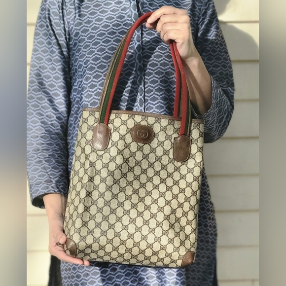 Gucci Handbags - Authentic Gucci vintage GG canvas tote bag 39.02.003 (A25)